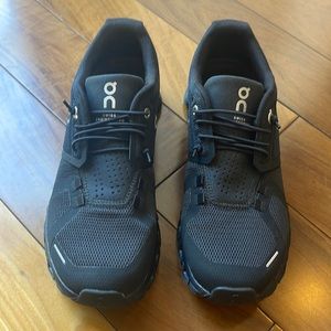 Womens On Cloud 5 (All Black) size 6.5
